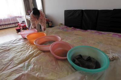 遂川楼上漏水，住户失联，小区没物管，业主维权难！律师来支招……